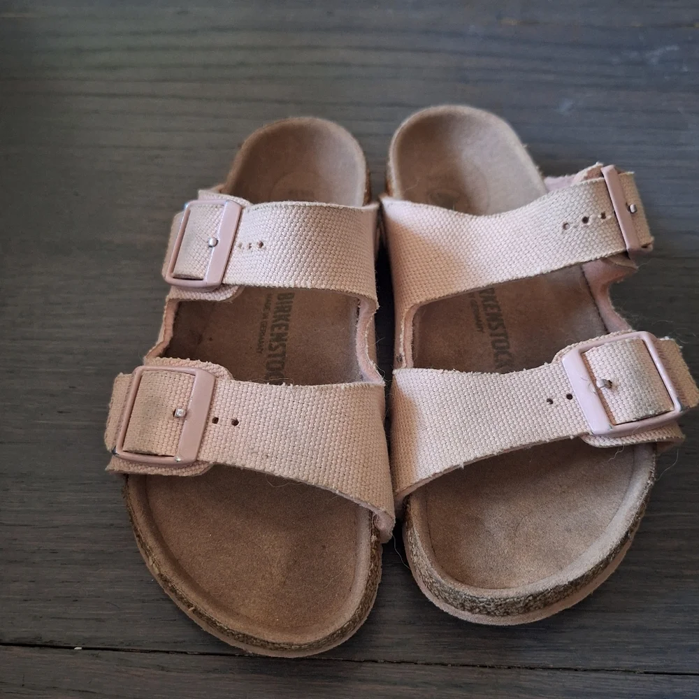 birkenstocks Arizona Kids Vegan Pink two strap stone coin sandals size 33 /2.5